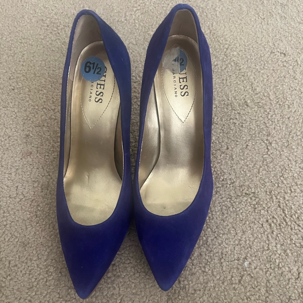 Guess suede pumps